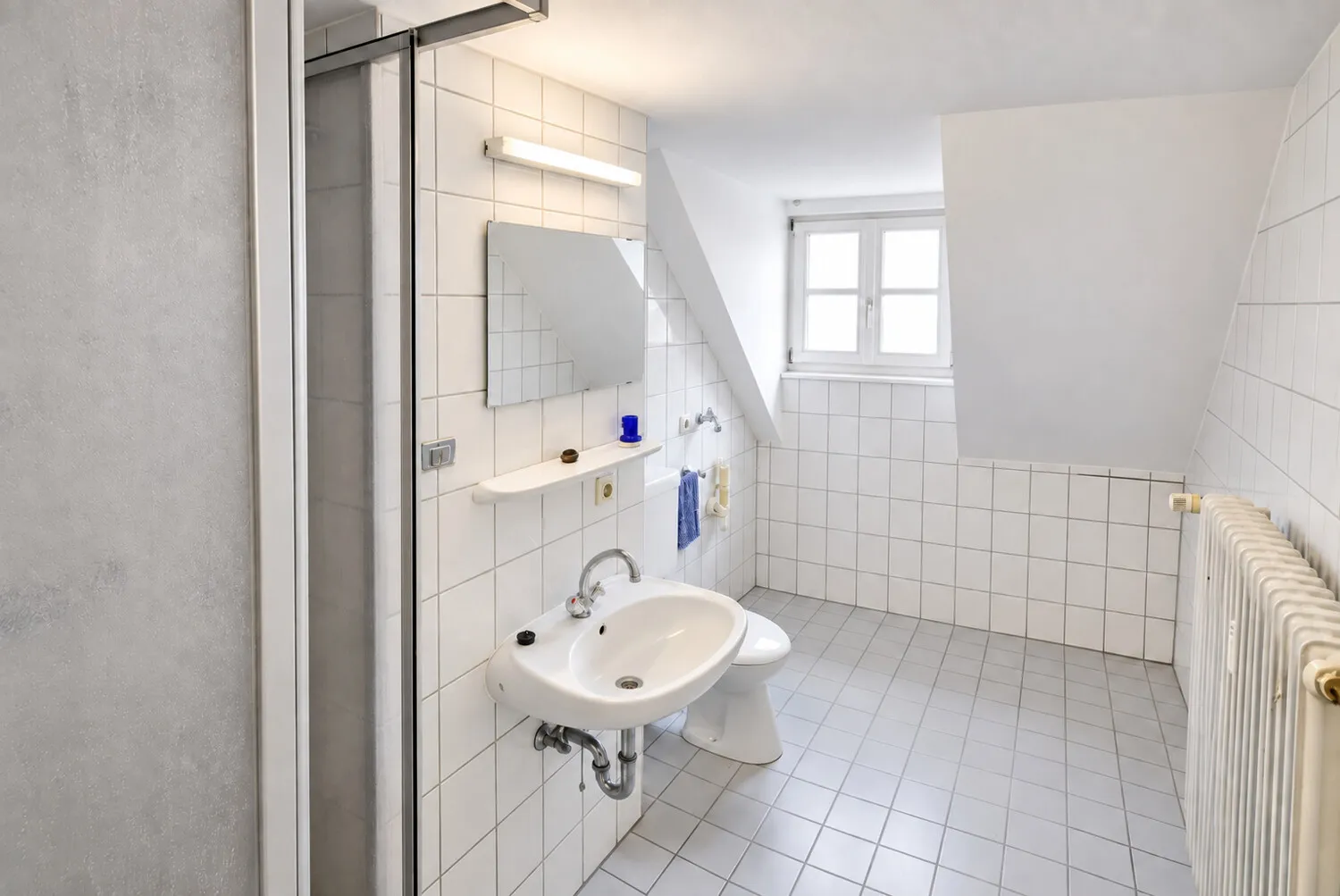Badezimmer mit Tageslicht