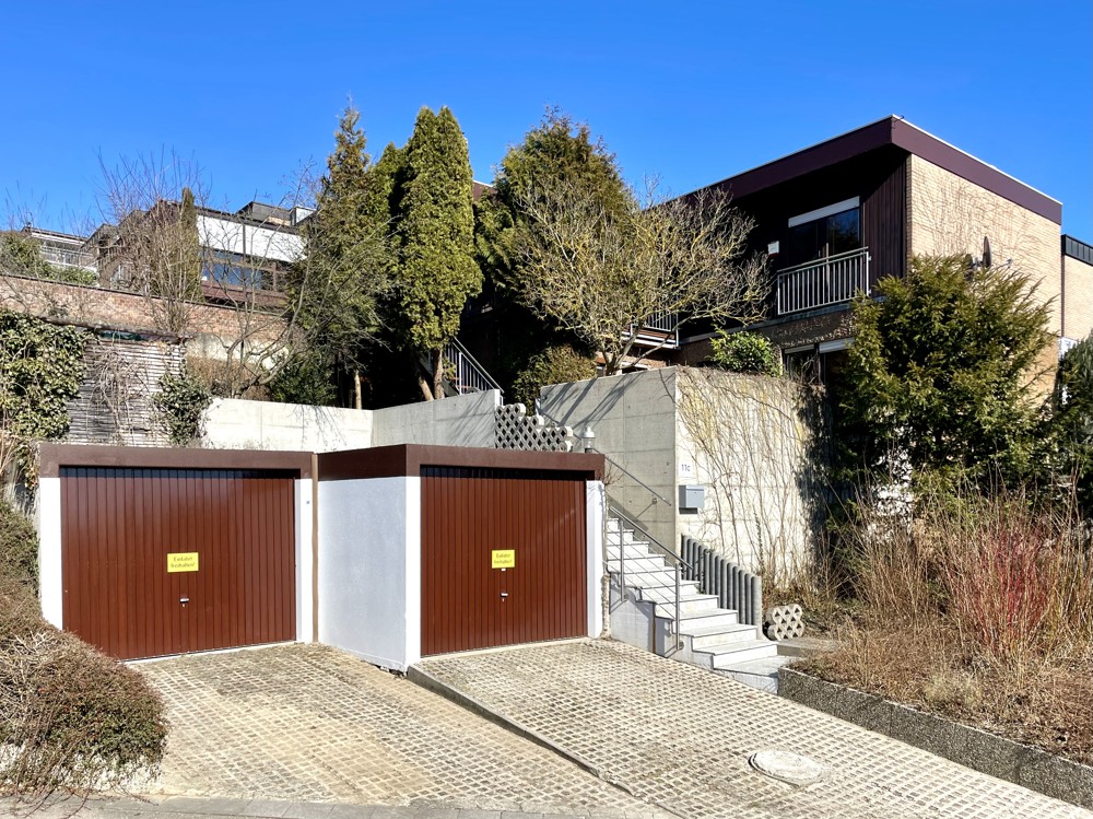 Einfamilienhaus mit Garten + 2 Garagen am Sallerner Berg