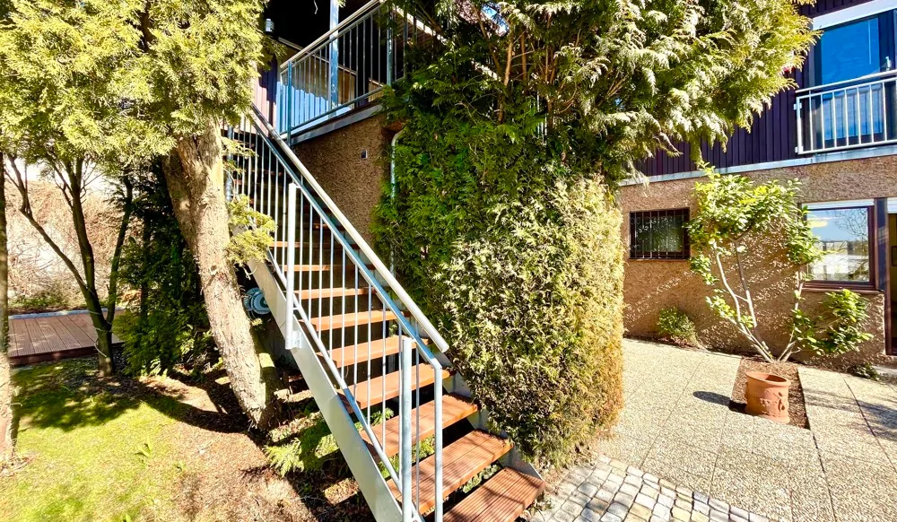 Aufgang OG zu dem Balkon