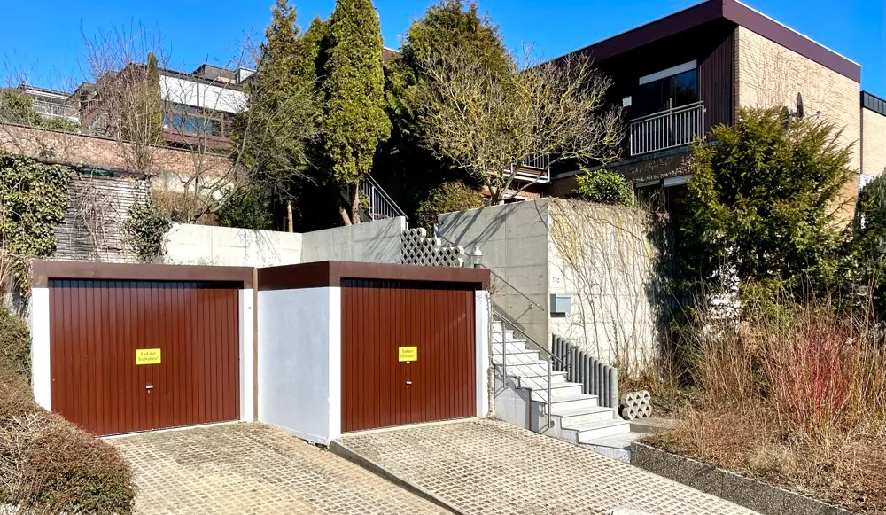 Einfamilienhaus mit Garten + 2 Garagen am Sallerner Berg