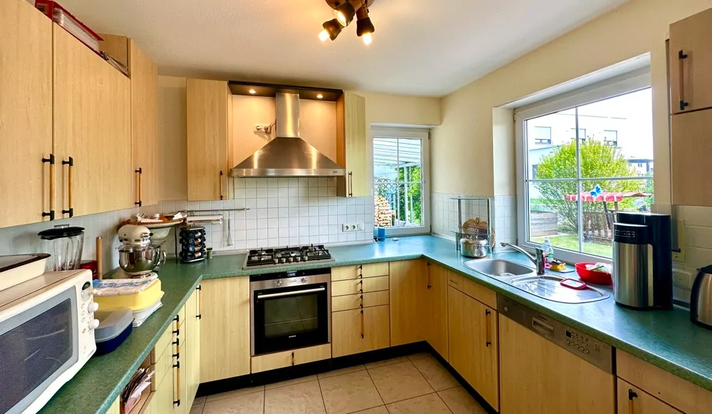 Küche mit Einbauküche