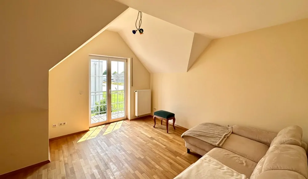 Kinder- Arbeitszimmer mit Balkon