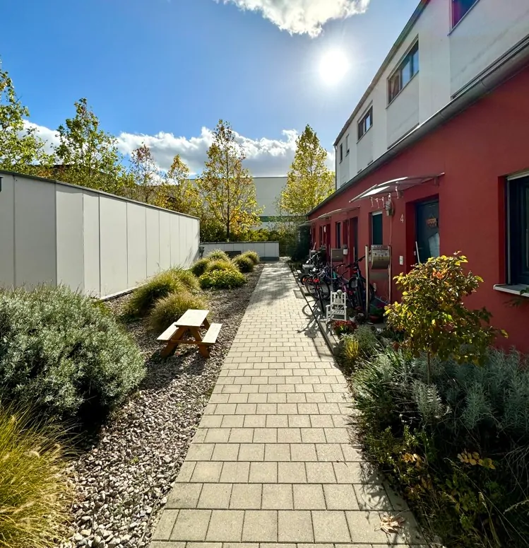 Zugang zu dem Reihenmittelhaus