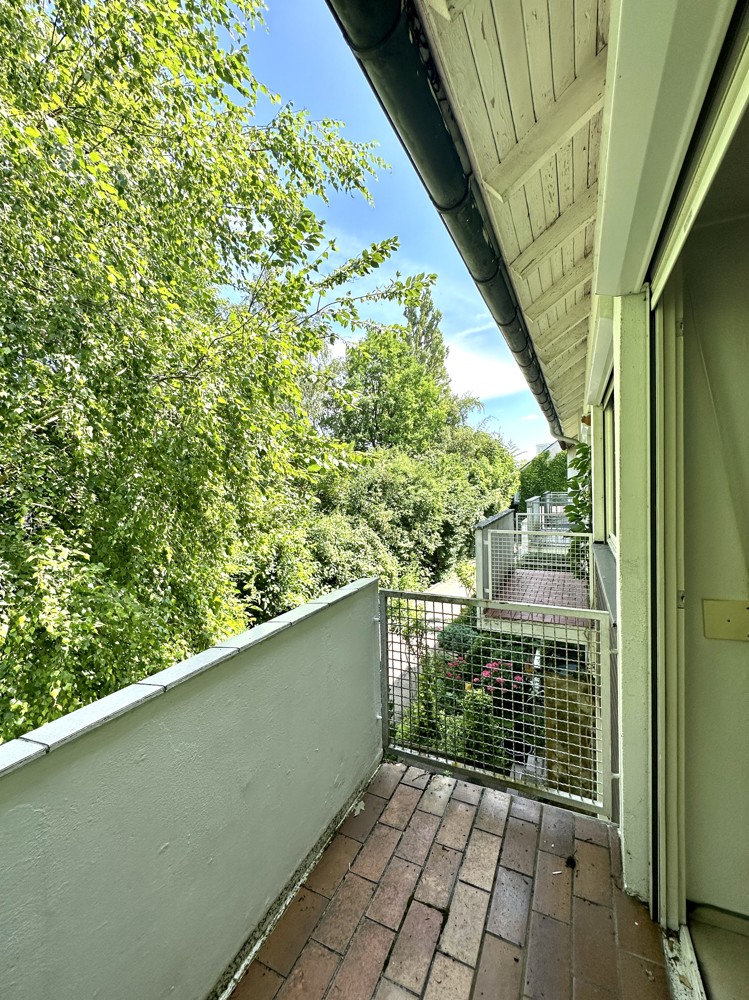 kleiner Balkon mit Ausblick