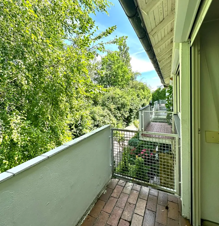 kleiner Balkon mit Ausblick