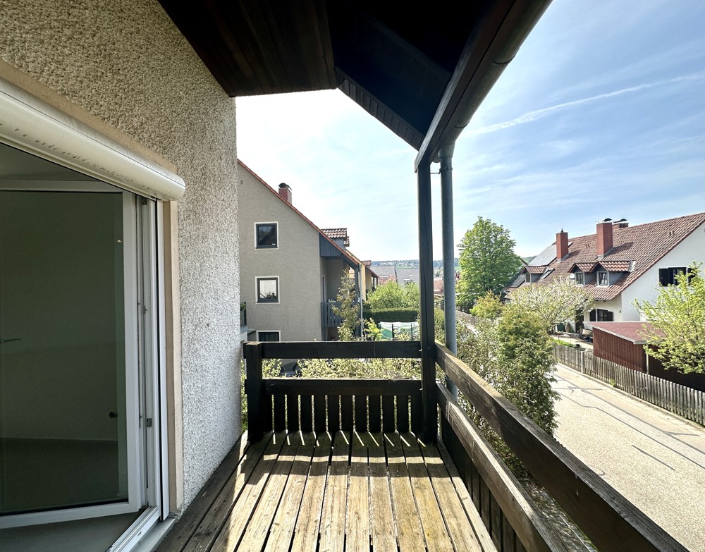 sonniger Balkon mit Aussicht