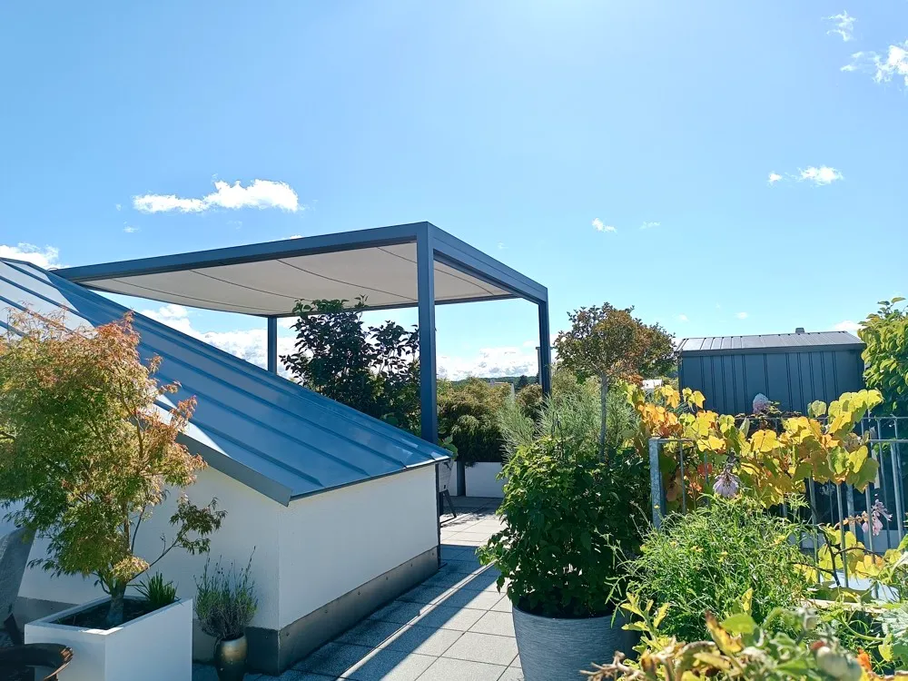 Sold - Luxurious 4-room apartment with large roof garden on the banks of the Danube!