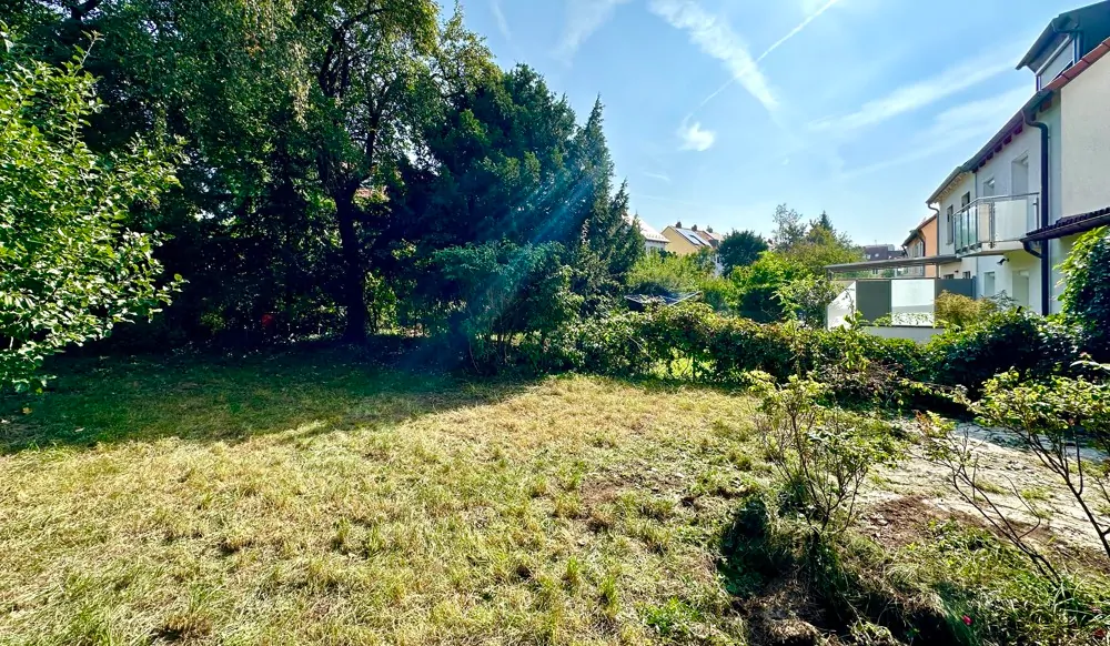 sonniges Gartengrundstück