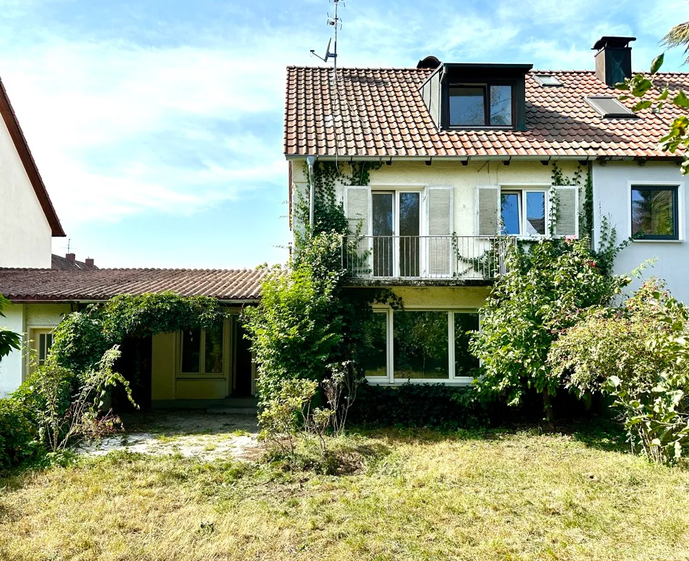 Sold - Charming semi-detached house in the sought-after residential area of Kumpfmühl!