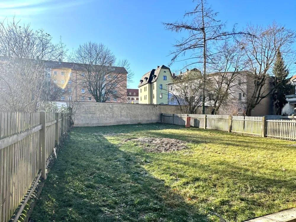 schönes großes Gartengrundstück