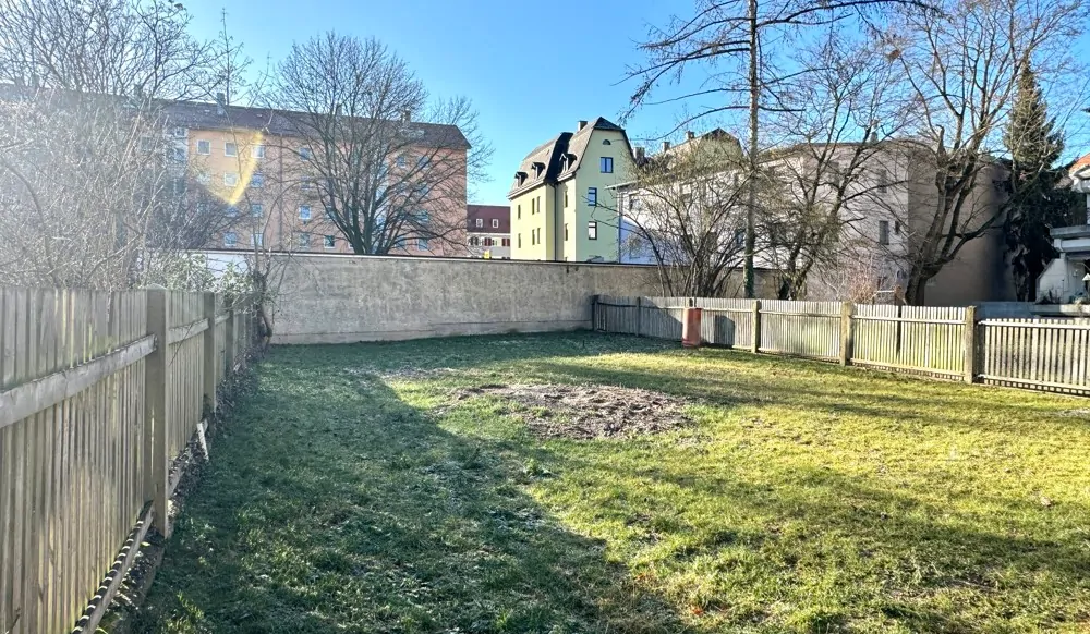 schönes großes Gartengrundstück