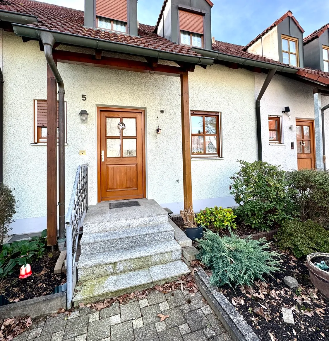 Vorgarten mit Hauseingang