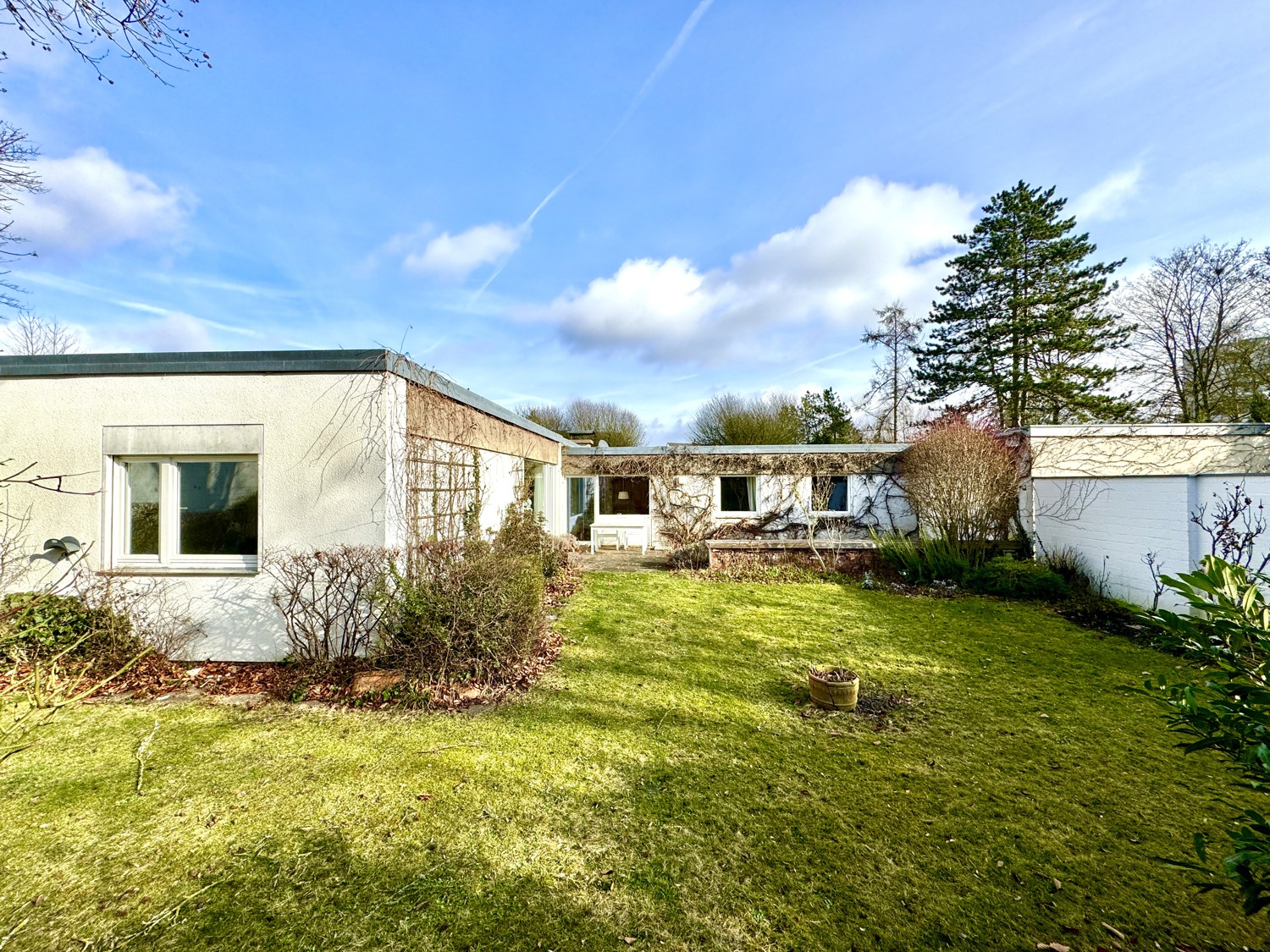 Einfamilienhaus mit großem Garten