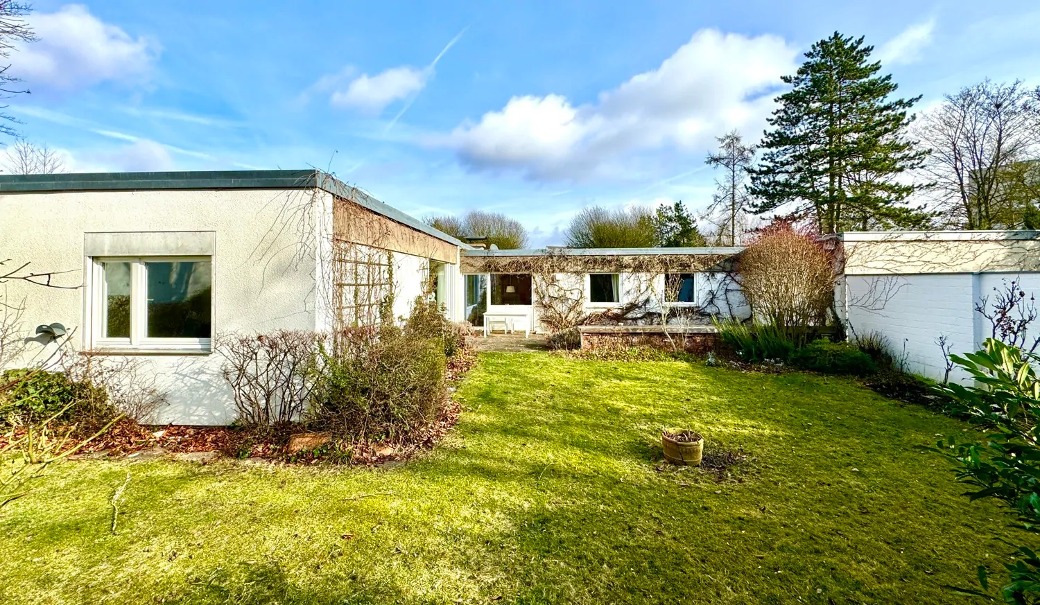 Einfamilienhaus mit großem Garten