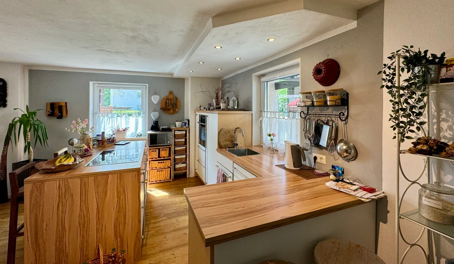 Einbauküche mit Theke