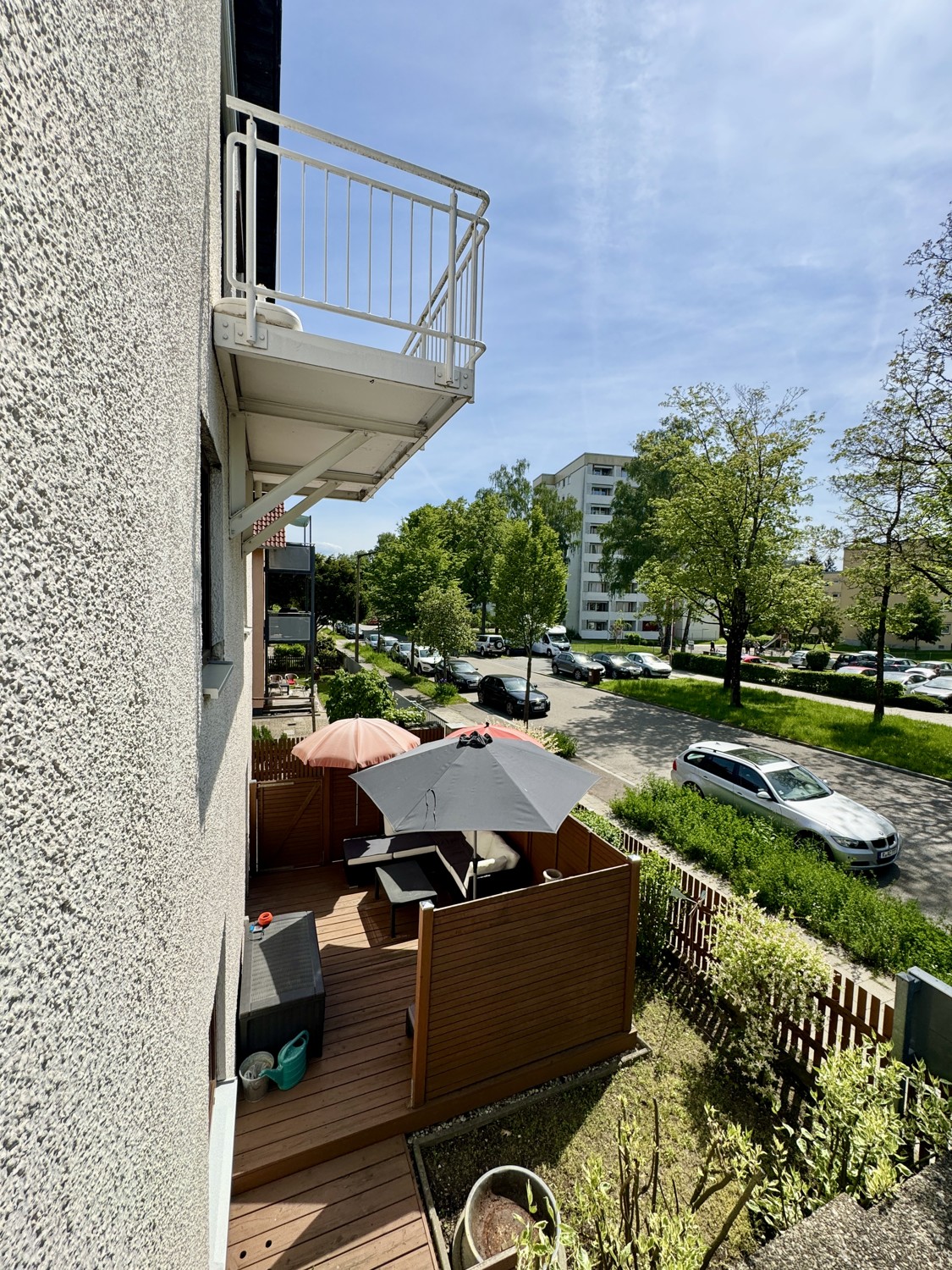 Aussicht auf Terrasse und Garten