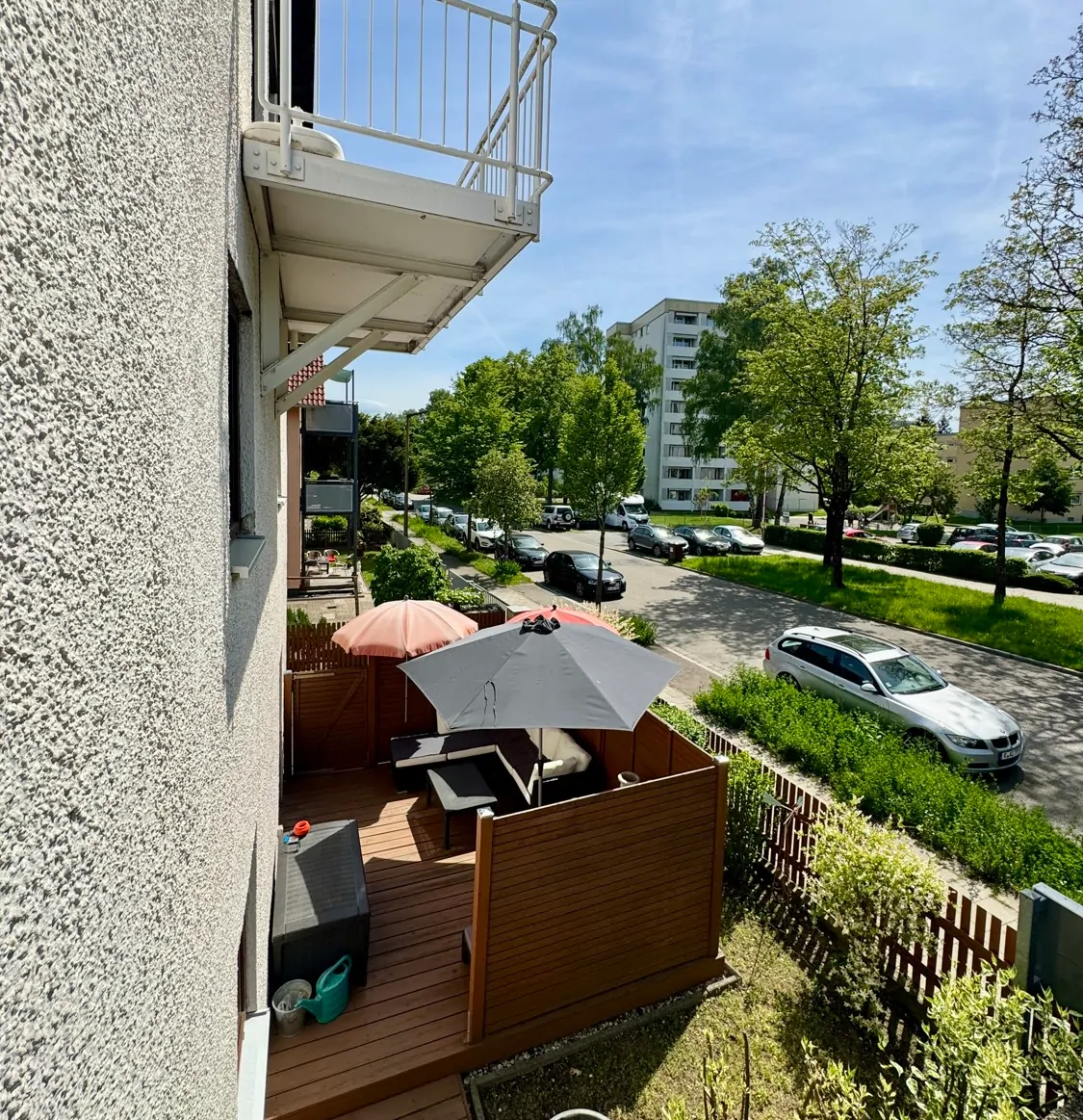Aussicht auf Terrasse und Garten