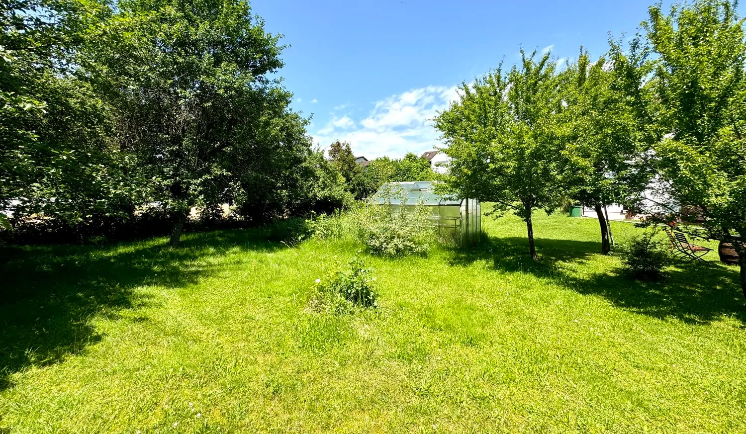 schöner Gartenbereich