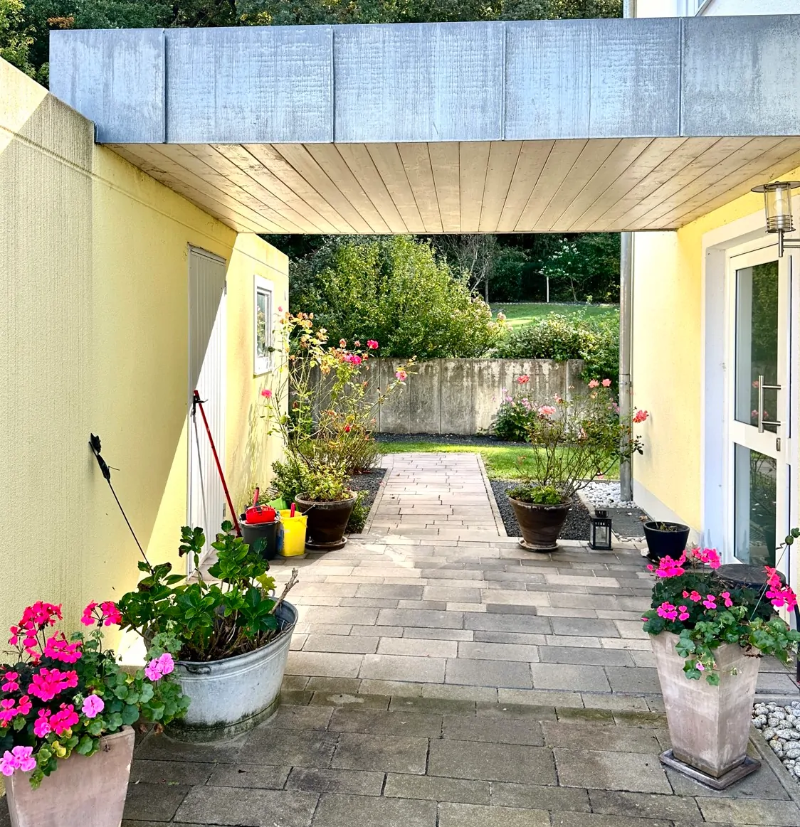 überdachter Hauseingang