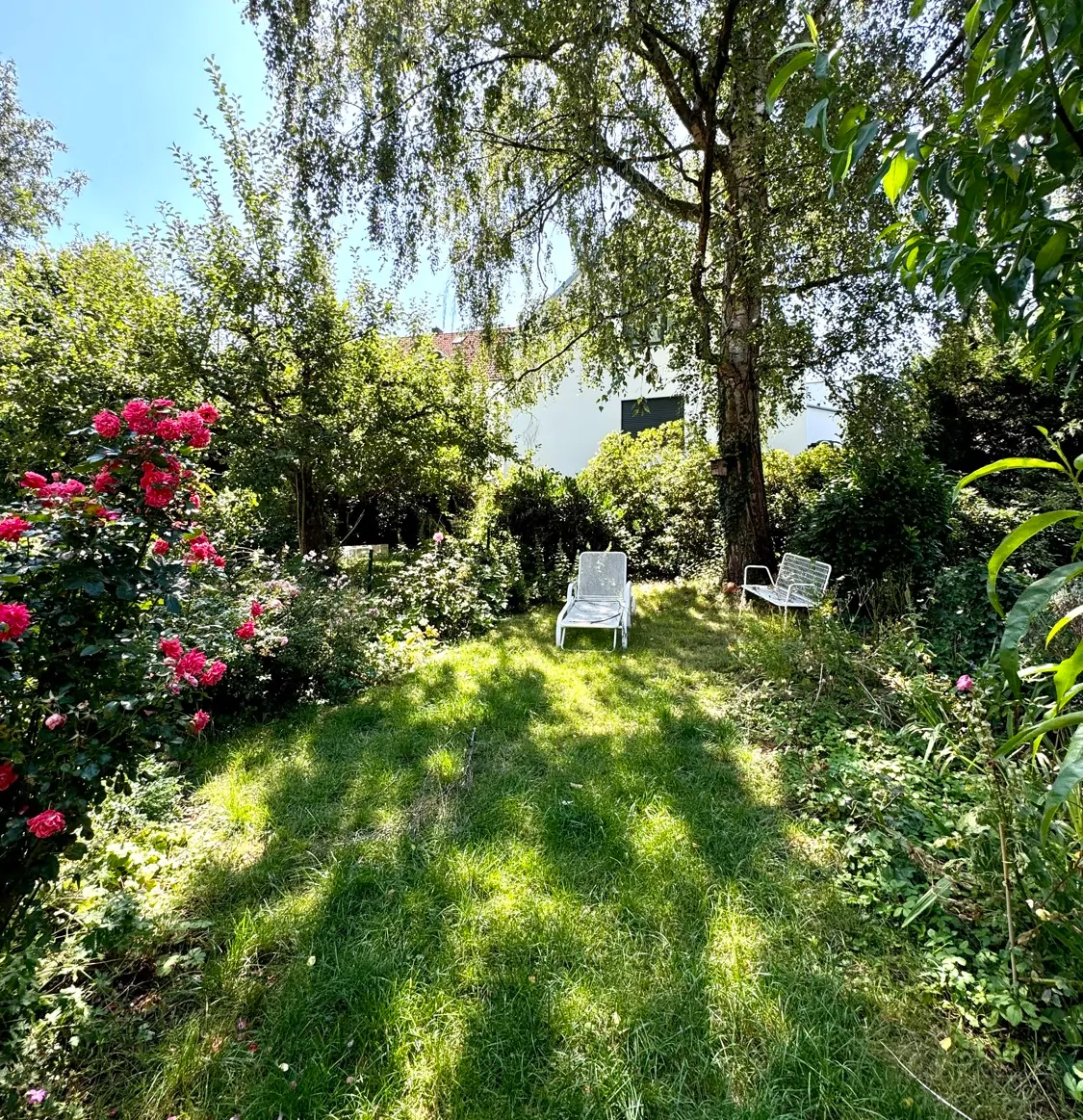 wunderschöner Garten mit altem Baumbestand