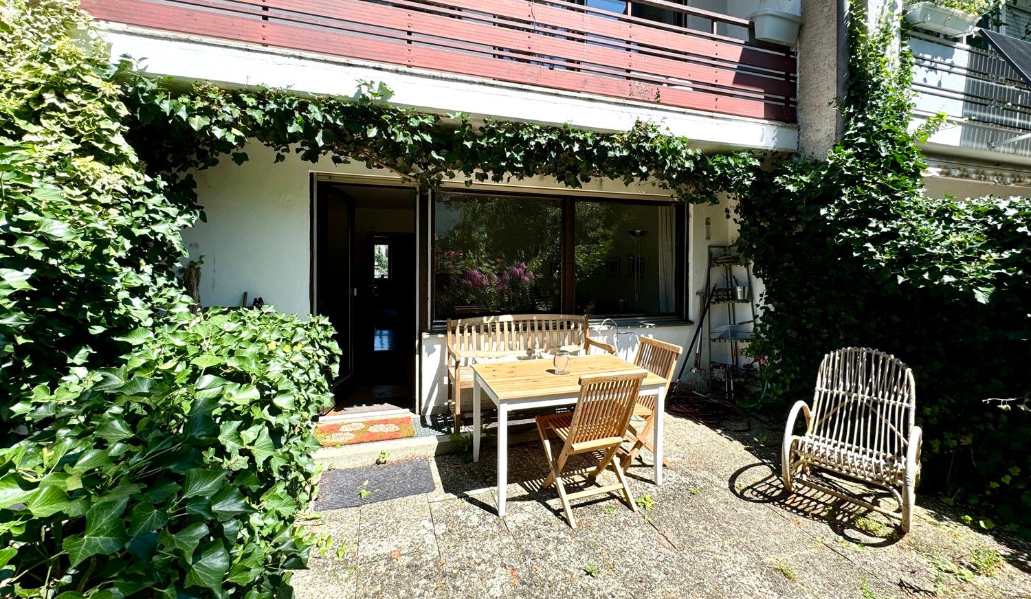sonnige Terrasse