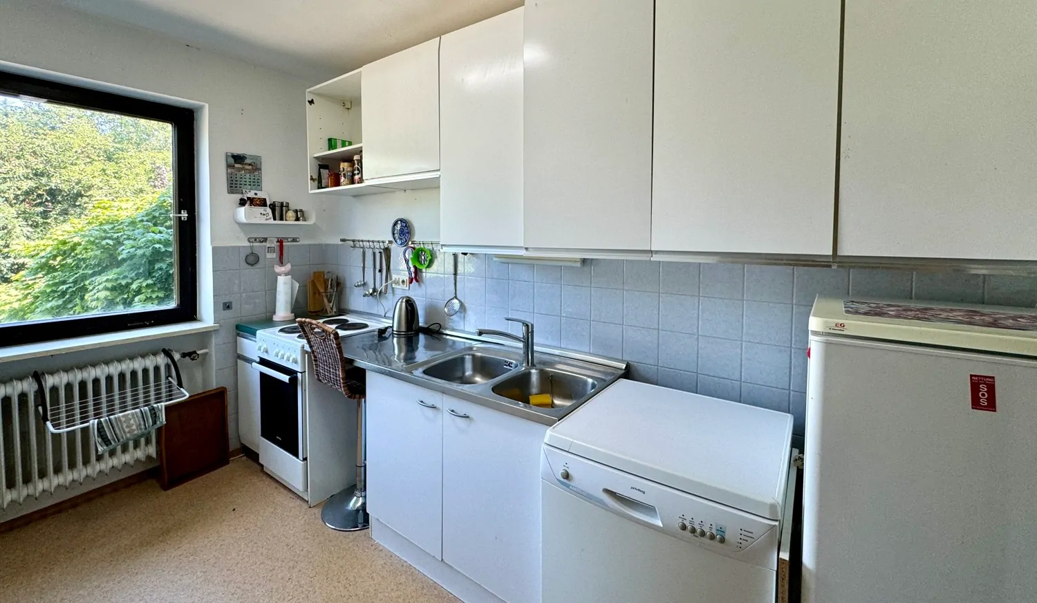 Küche mit Einbauküche