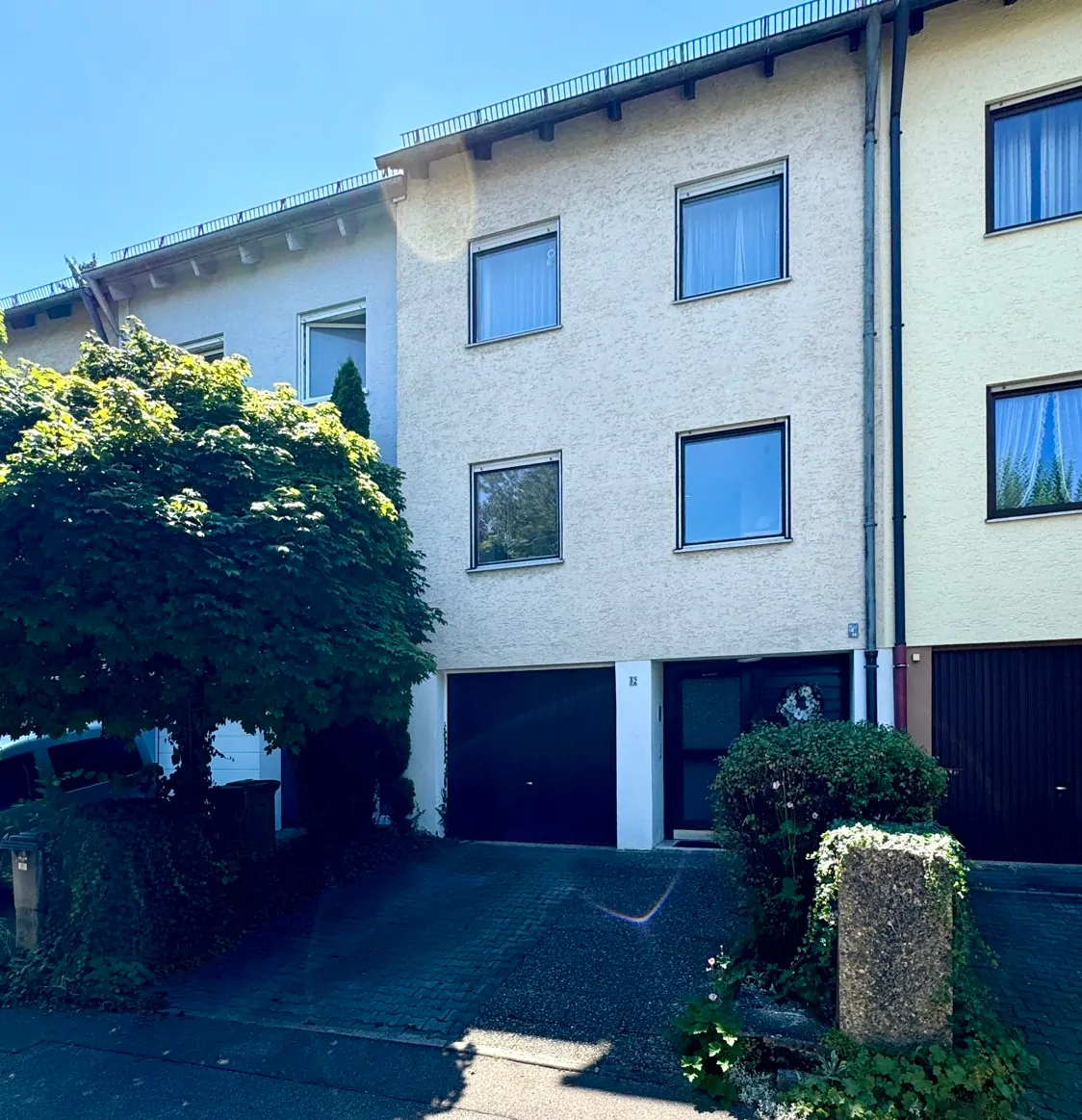 Garage und Stellplatz