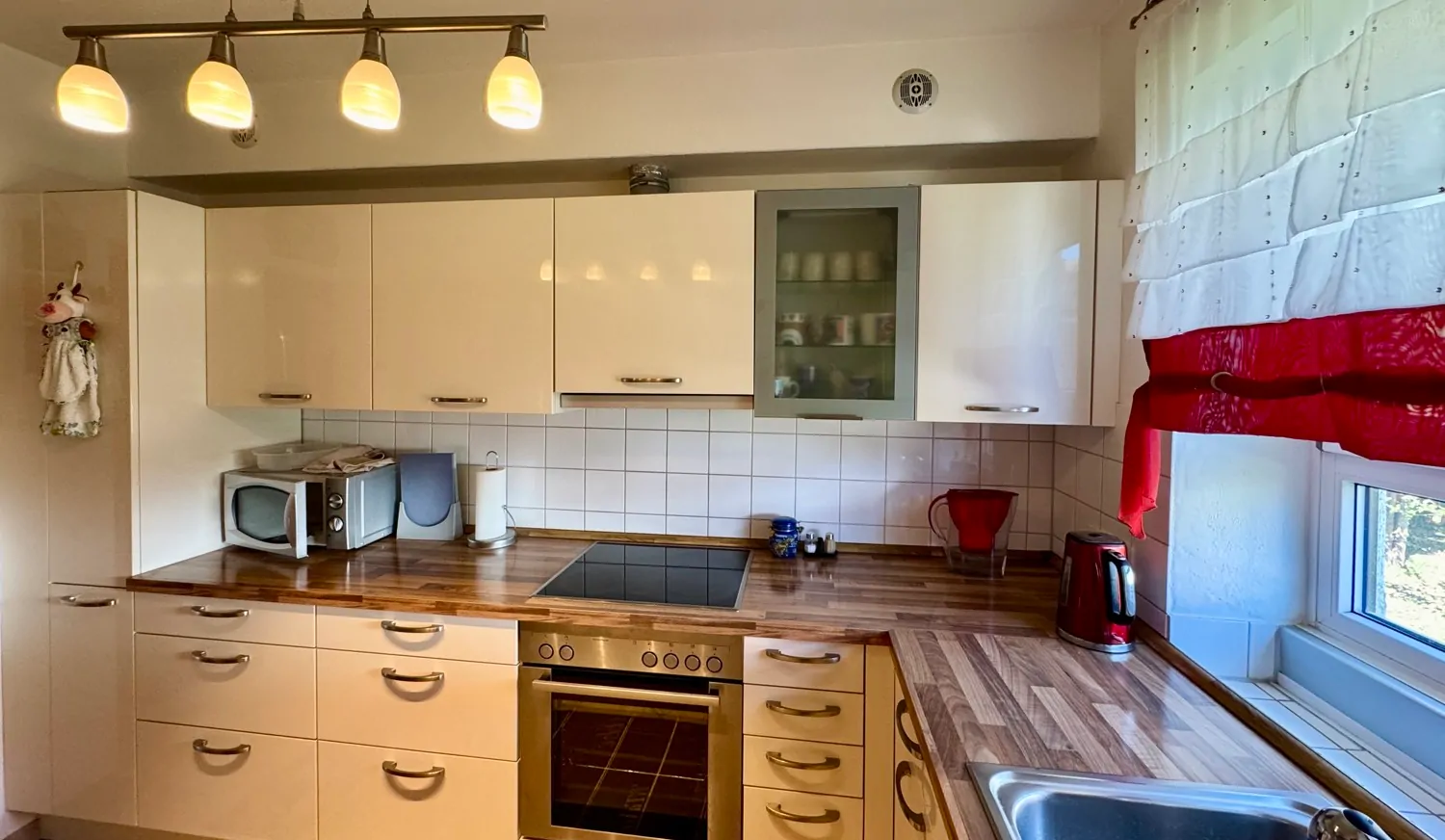 Küche mit Einbauküche