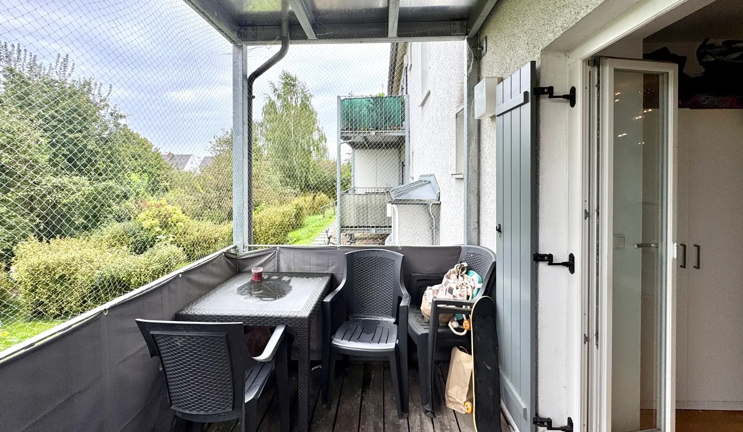 großer Balkon mit viel Platz