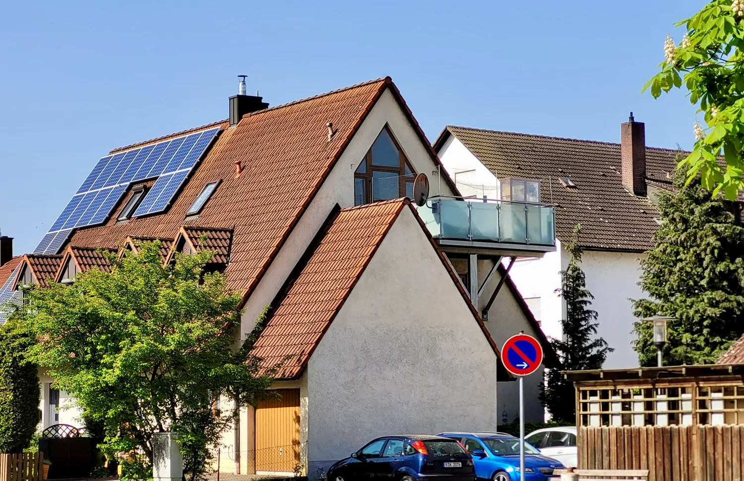 gepflegtes Zweifamilienhaus