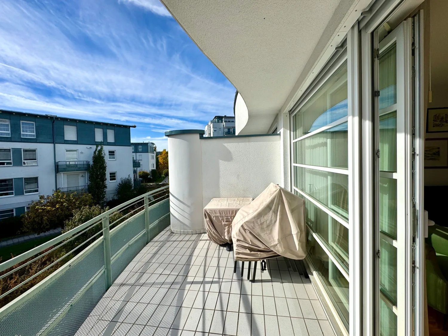großer Südwestbalkon