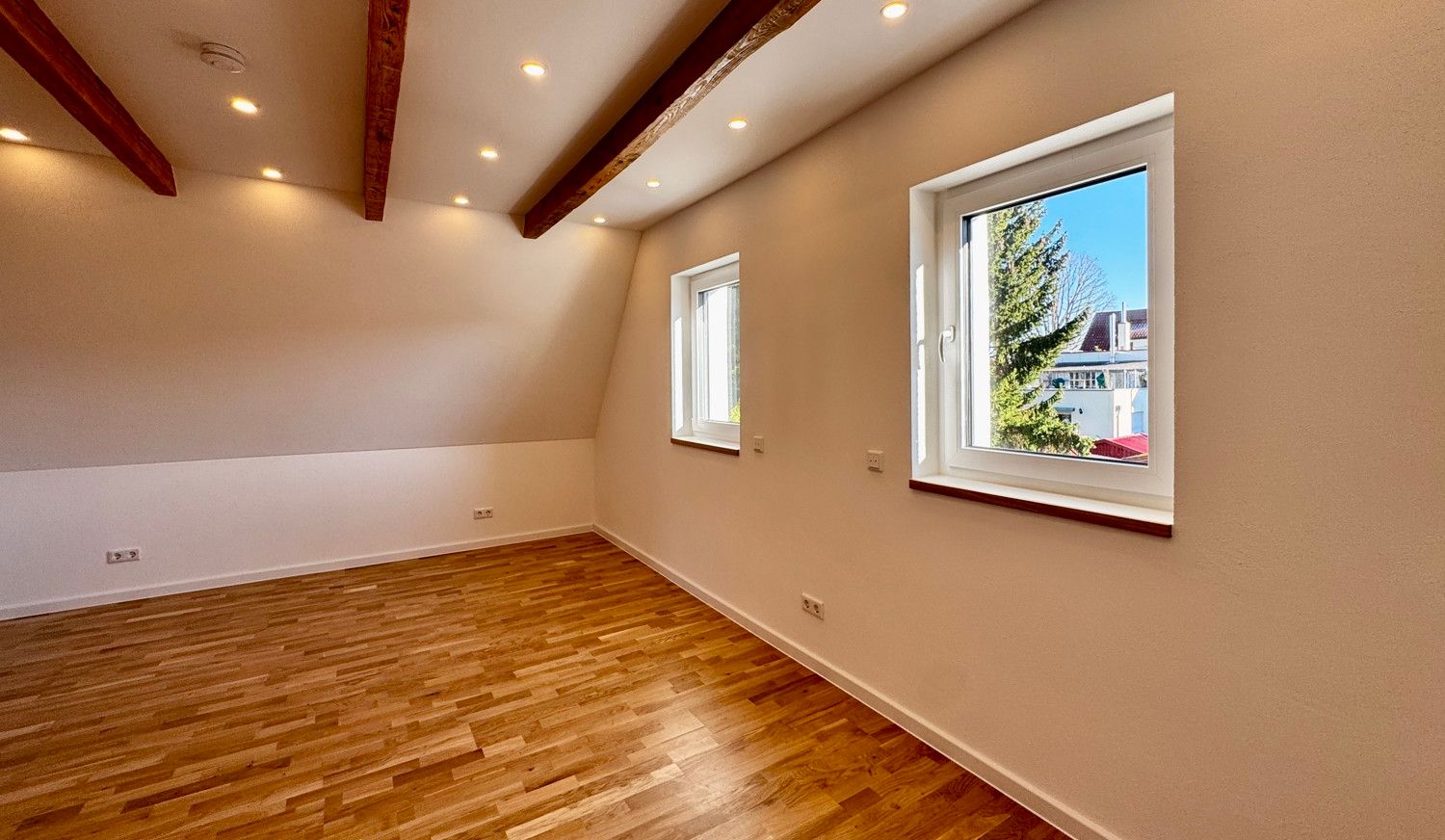 Sichtbalken mit Downlights