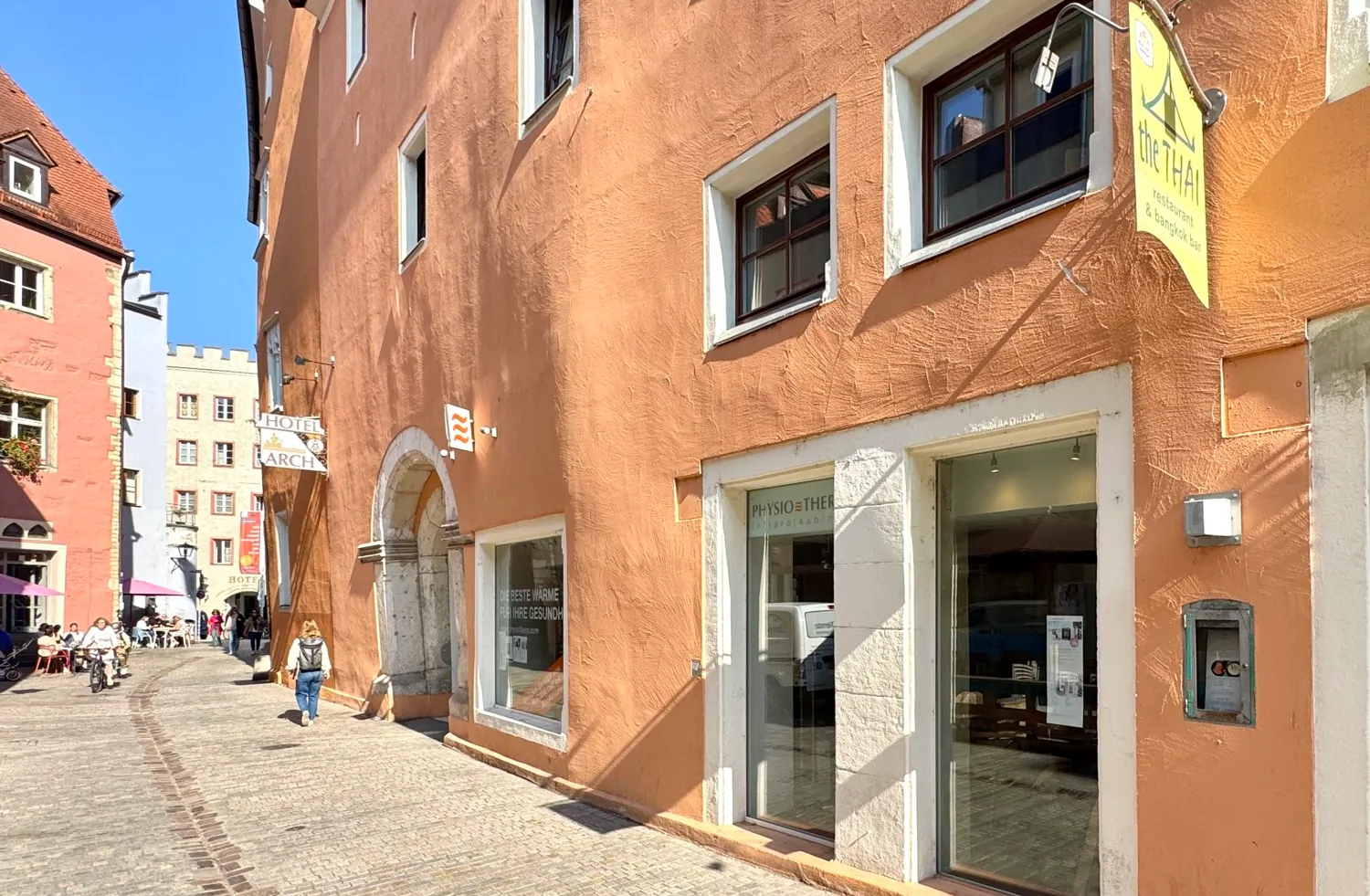 zahlreiche Schaufenster