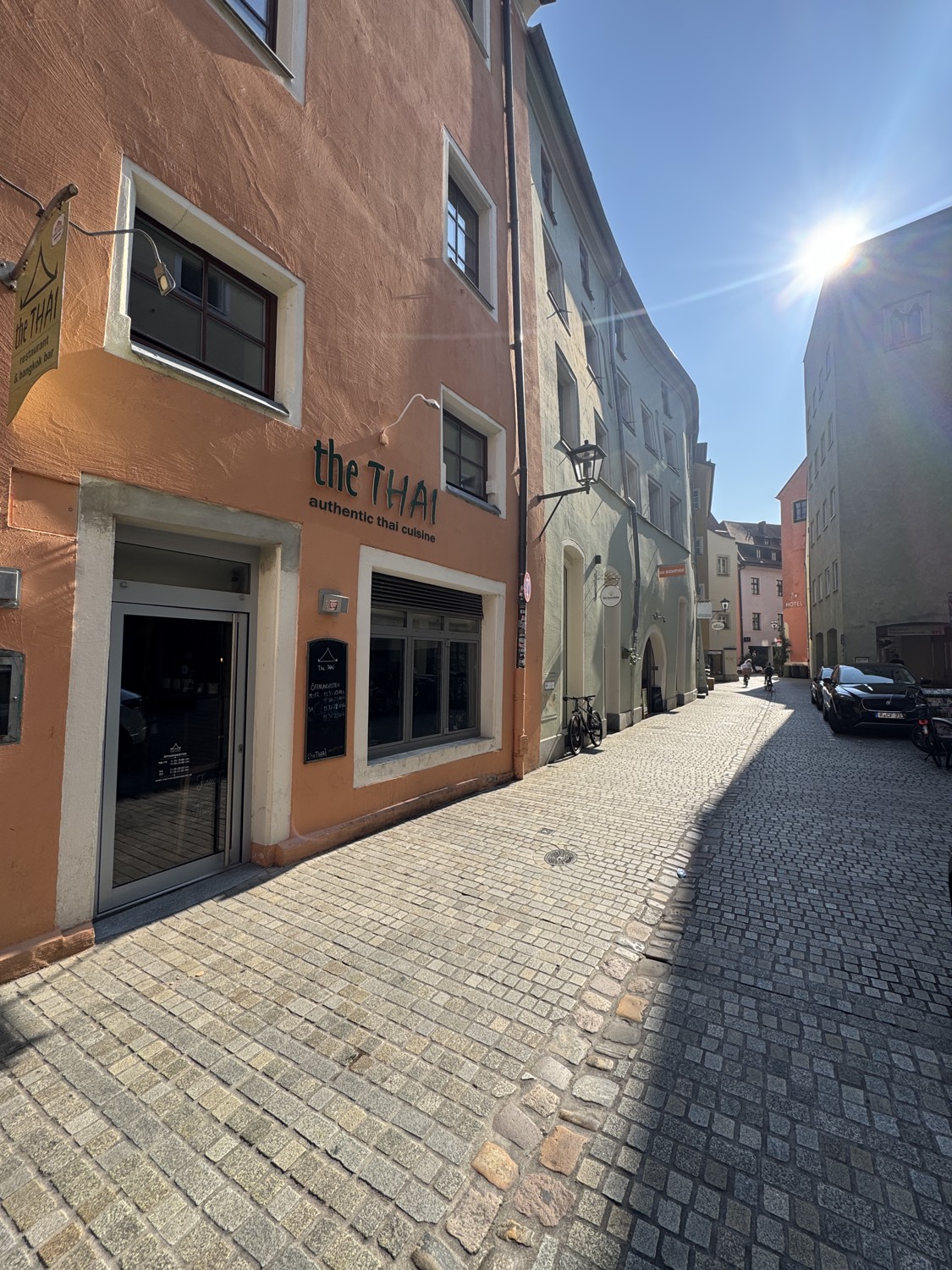 bekannte Einkaufsstraße Rote-Hahnen-Gasse