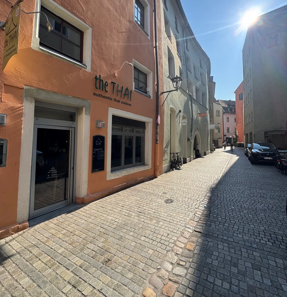 bekannte Einkaufsstraße Rote-Hahnen-Gasse