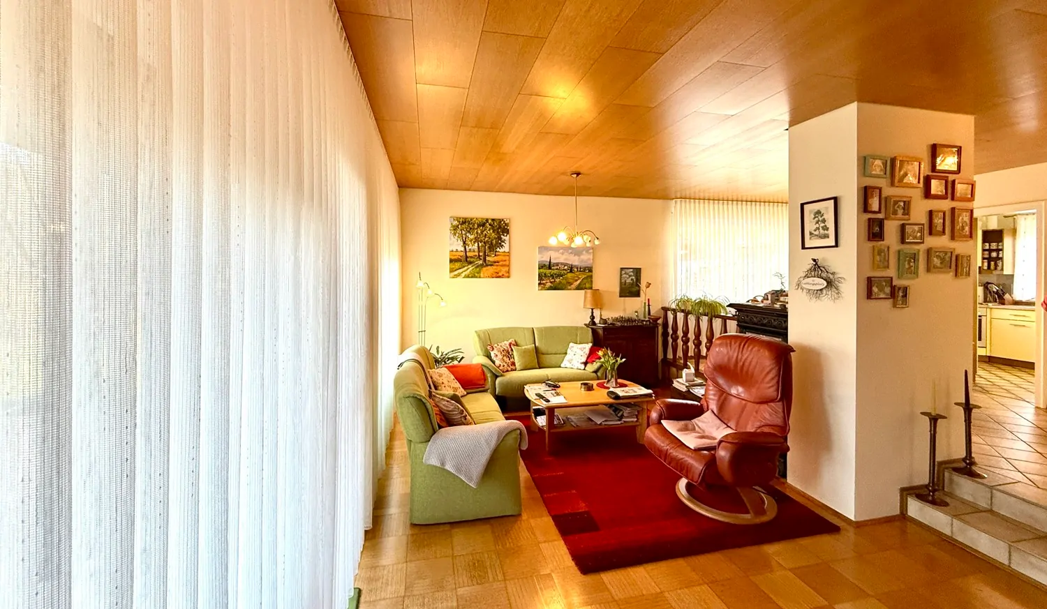 großer Wohnzimmerbereich