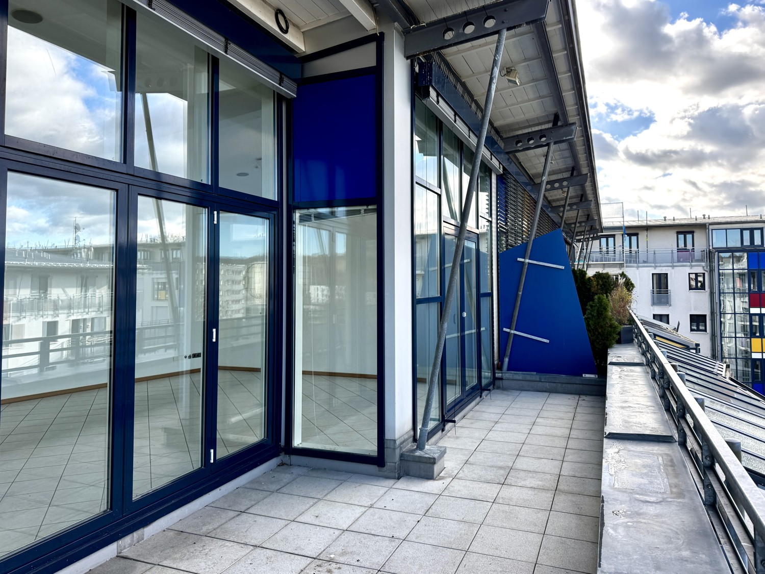 große Dachterrasse mit 1 Ausrichtung Westen