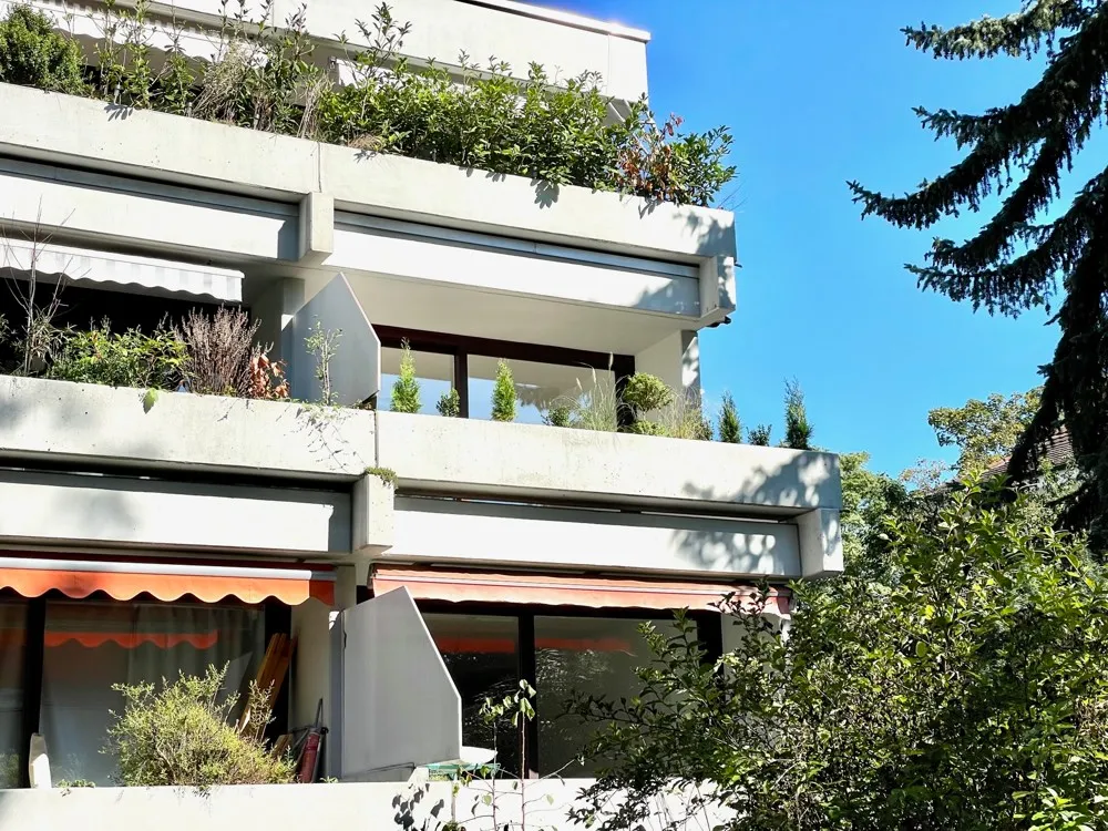 Exclusive living in a prime location in Regensburg! Stylish condominium with a large roof terrace.