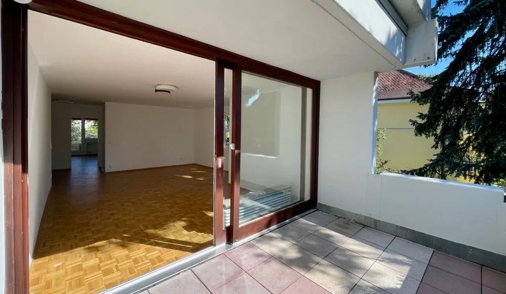 großer Dachterrassen-Balkon