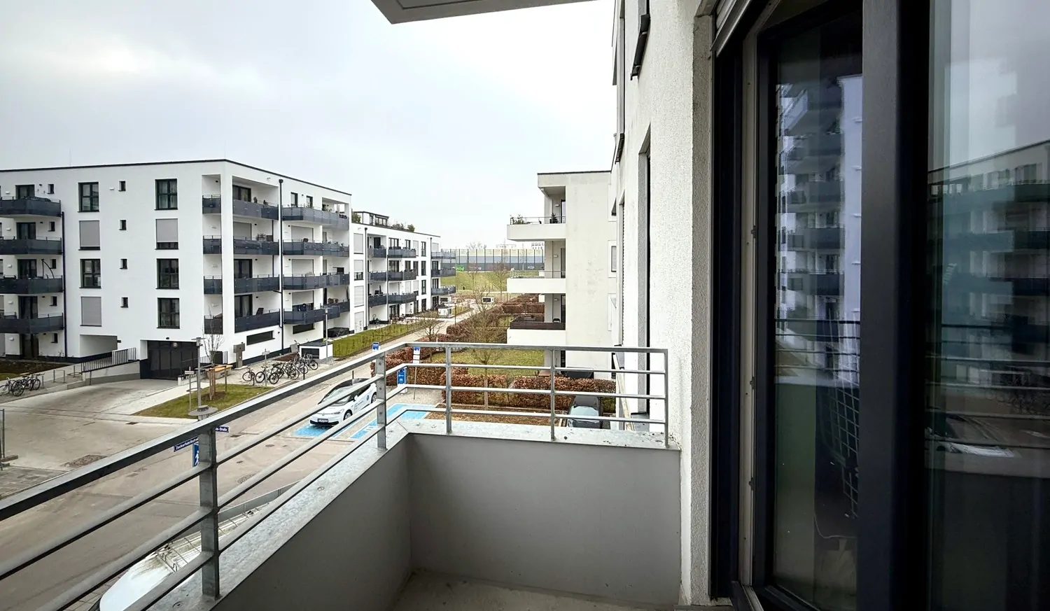 großer Balkon mit Aussicht