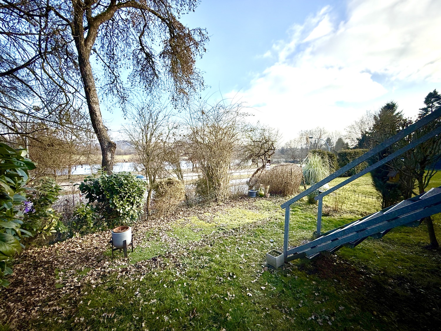 großes Gartengrundstück