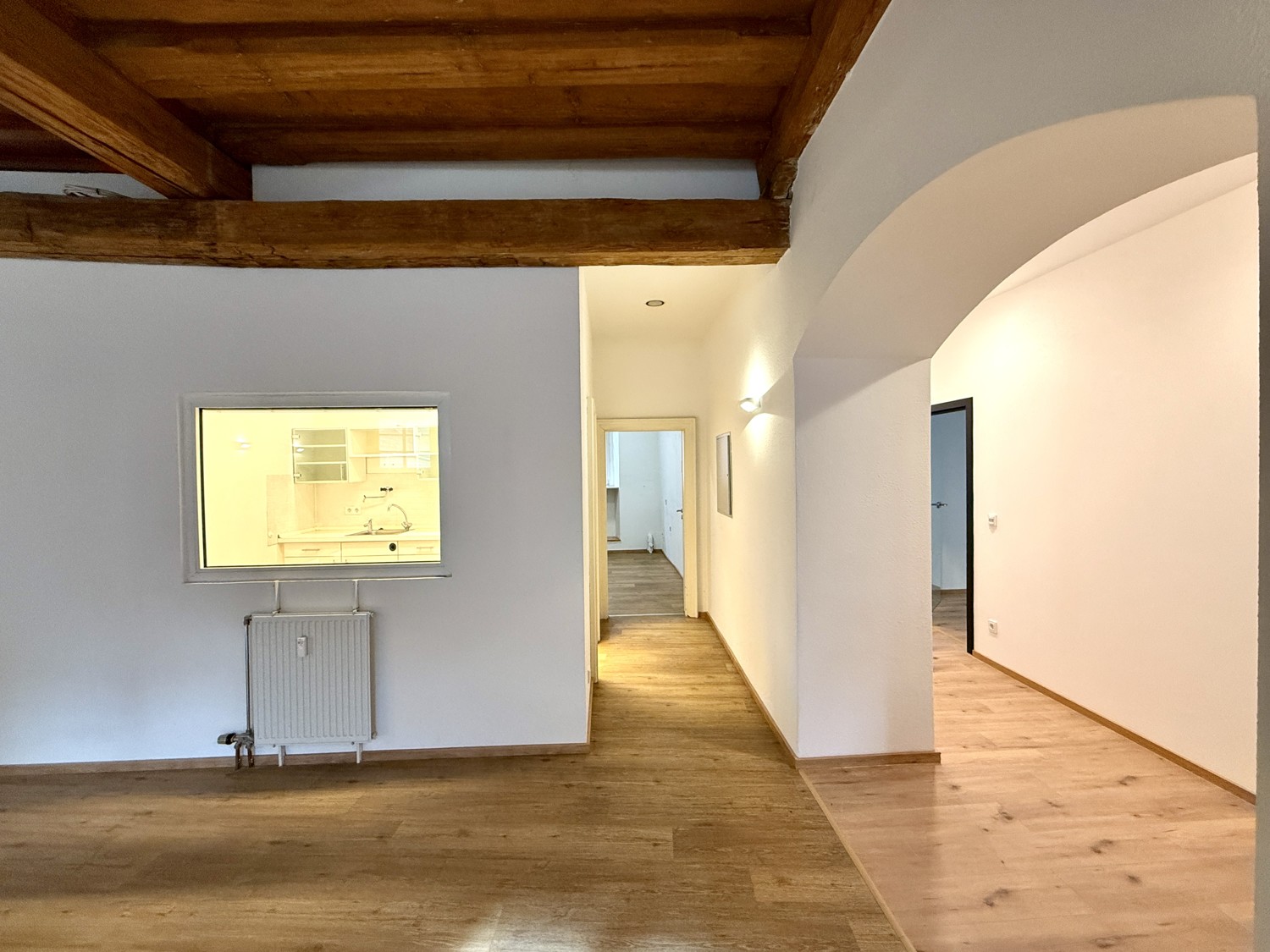 Küche mit Sichtfenster