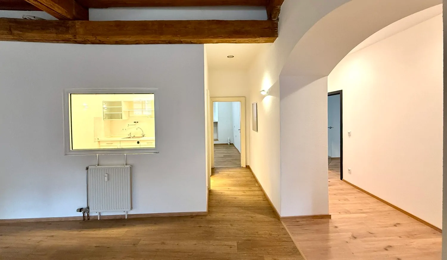 Küche mit Sichtfenster