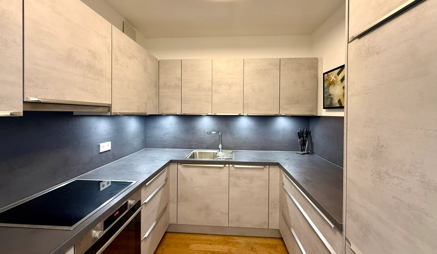 Küche mit Einbauküche