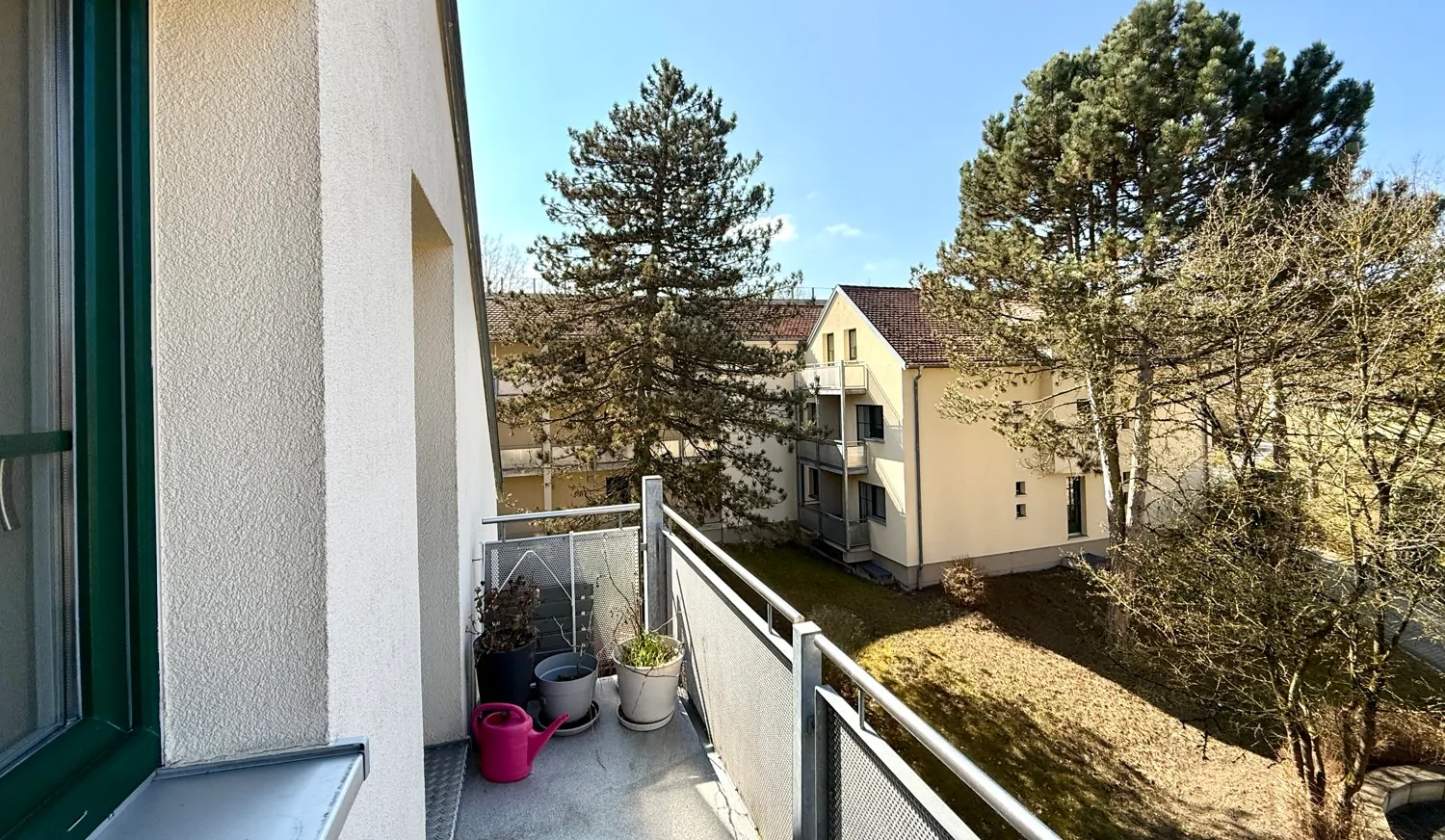 großer offener Westbalkon