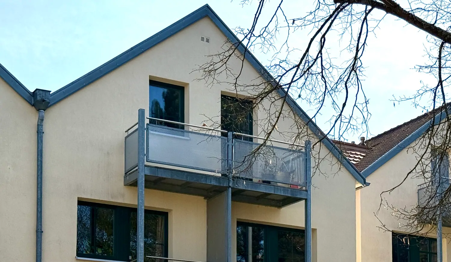 schöne Wohnung mit großem Balkon