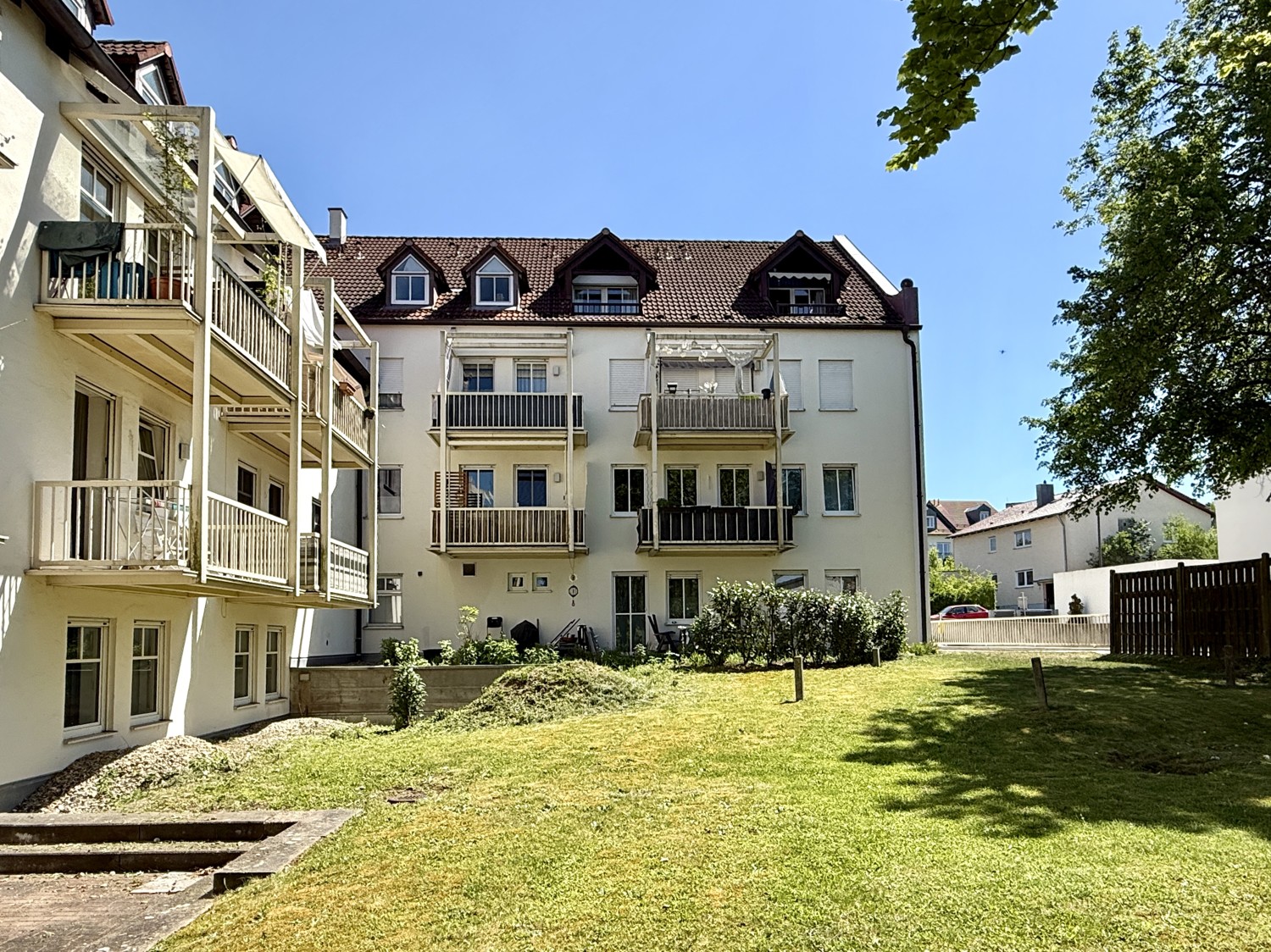 großer Gartenbereich