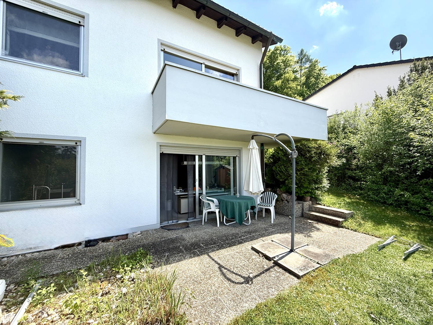 sonnige Terrasse Untergeschoss