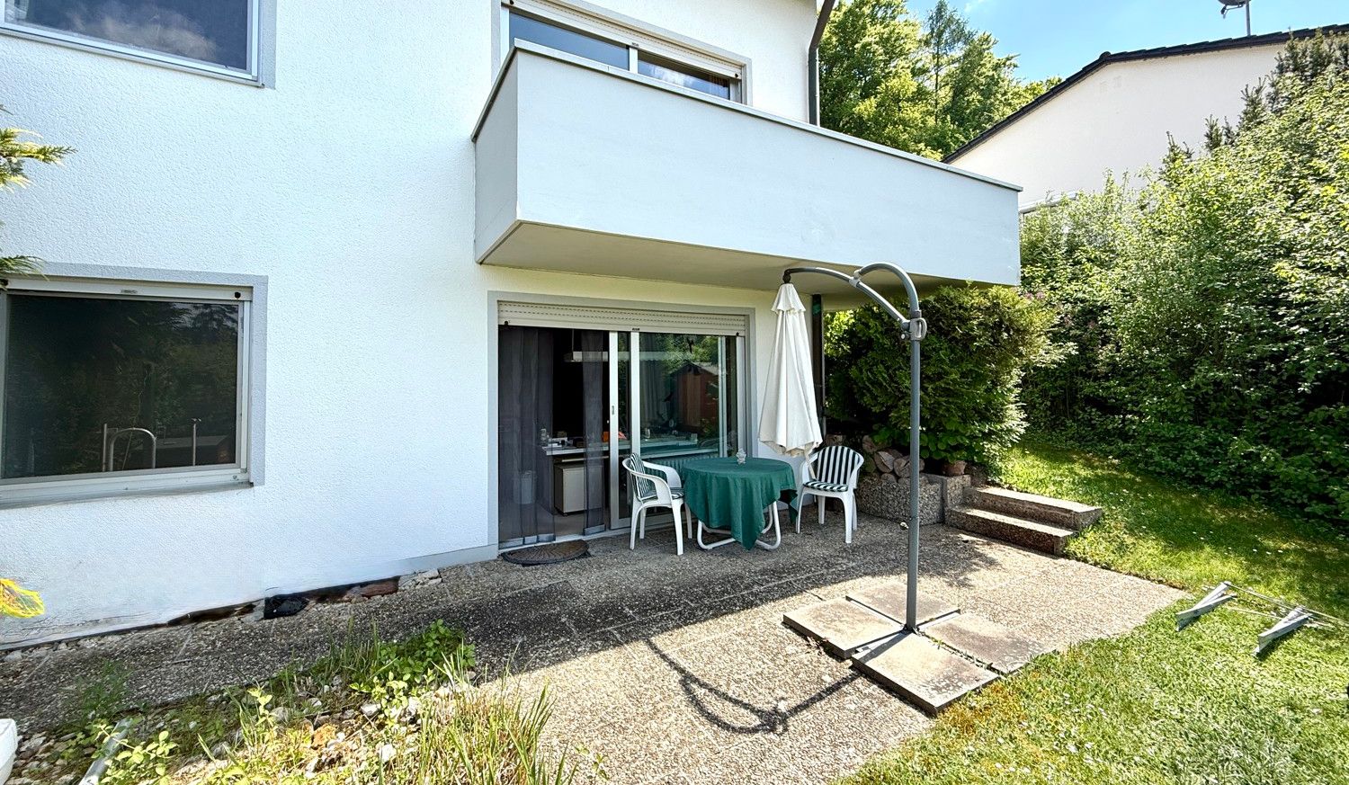 sonnige Terrasse Untergeschoss