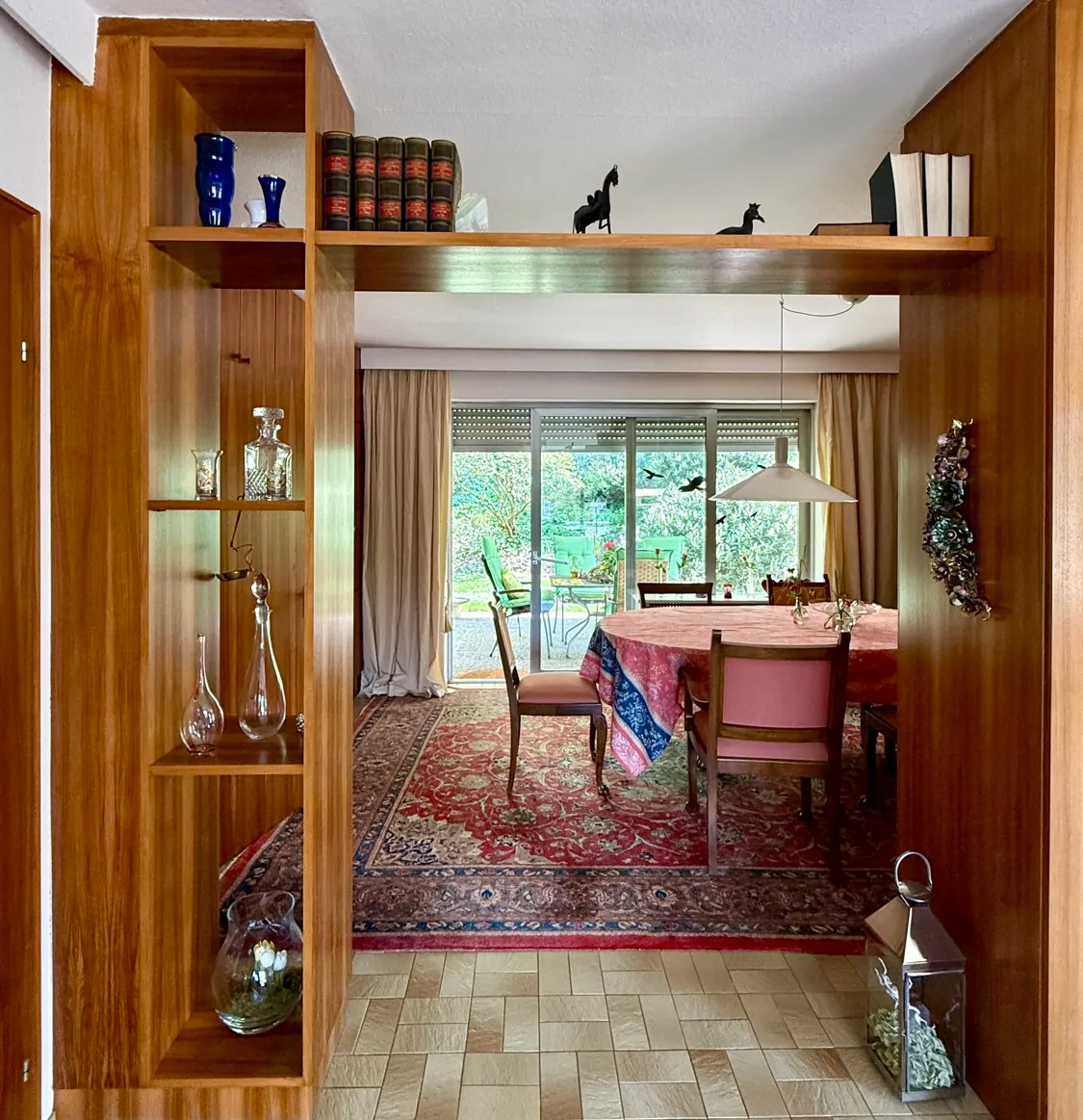 offen gestalter Durchgang zu dem Esszimmer